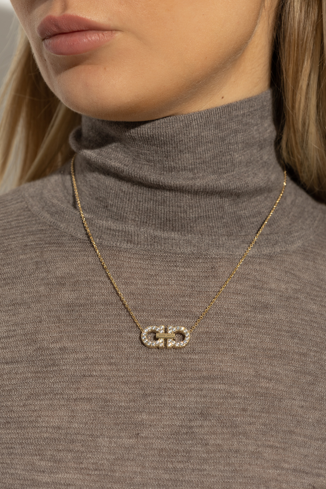 ネックレス・ペンダント SALVATORE FERRAGAMO GOLD L NECKLACE Gold Necklace with a pendant in the shape of a logo